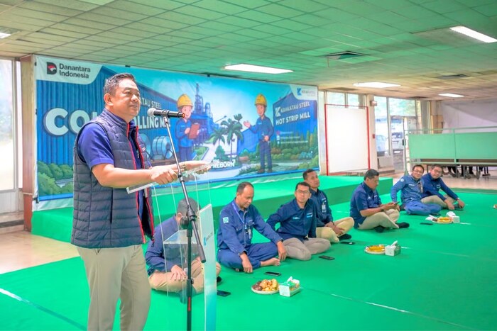Direktur Utama Krakatau Steel, Dr. Akbar Djohan beserta jajaran pada forum sarasehan bersama karyawan pabrik Hot Strip Mill dan Cold Rolling Mill Krakatau Steel