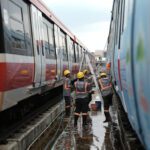 Di Balik Perjalanan Nyaman, Begini Cara LRT Jabodebek Menjaga Kebersihan Stasiun dan Kereta Setiap Hari